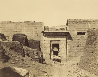 (Medinet-Habu, Ramses Méïamoun palota, bejárat a második udvarba)